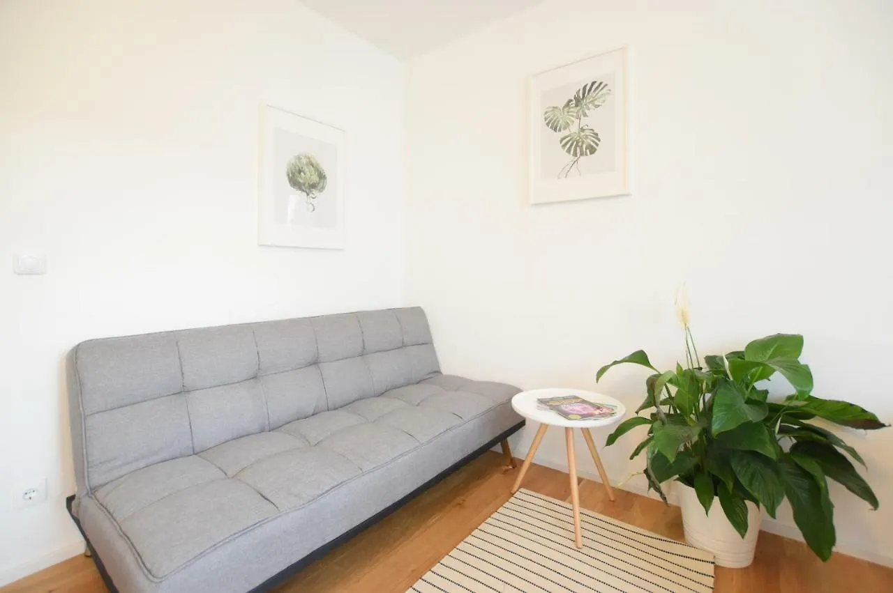 Peaceful Studio Apartment Near Center Innsbruck